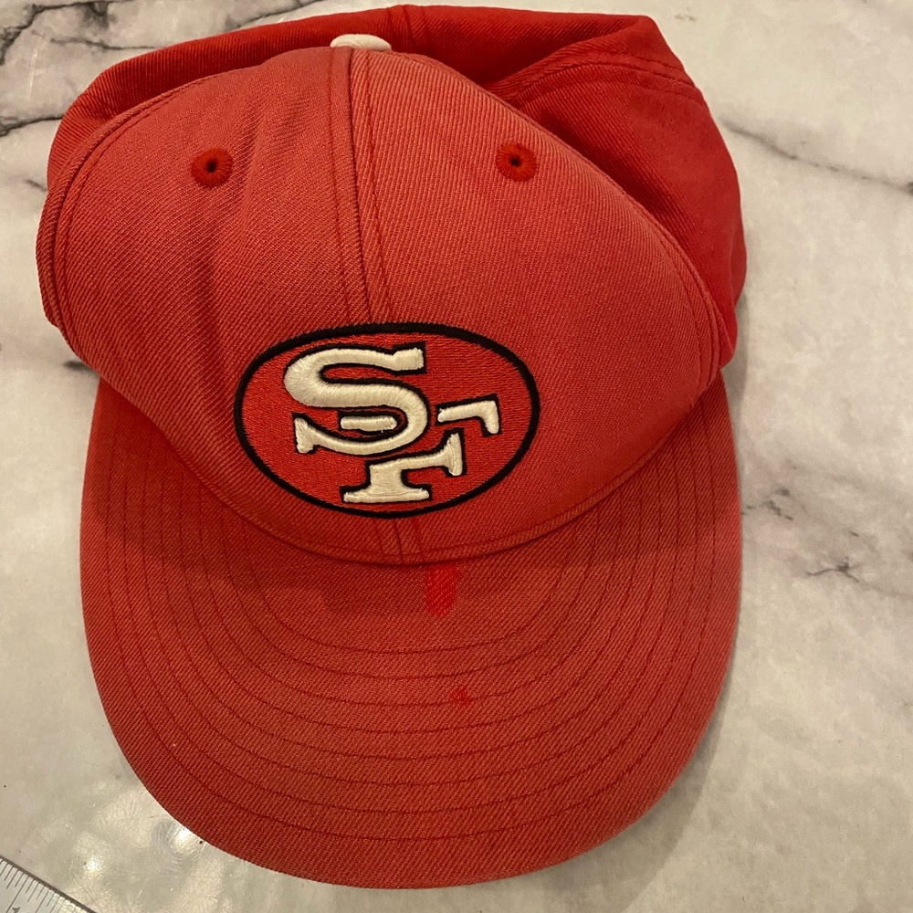 Hat 49ers Fitted size 7 NFL OFFICIAL USED. bundle OBO